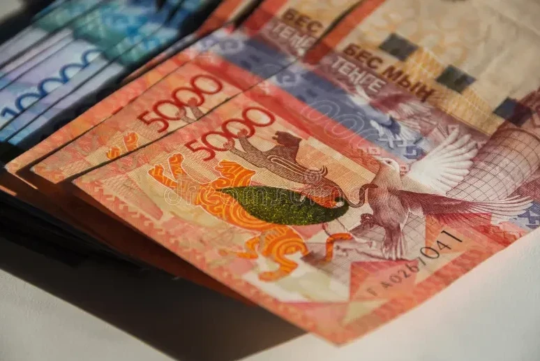 ەسكى 5000 تەڭگەلىك بانكنوتتار اينالىمنان شىعا ما