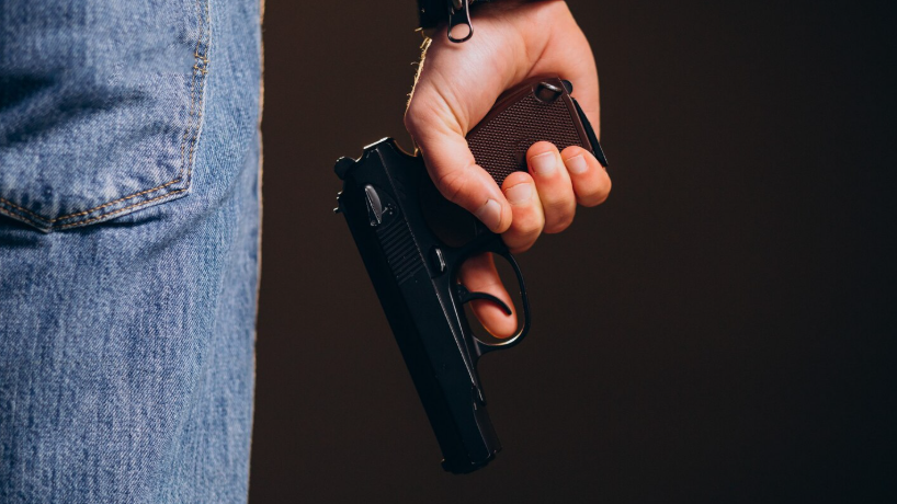 جامبىل وبلىسىندا فەلدشەرگە وق اتقان  ازامات جازالاندى