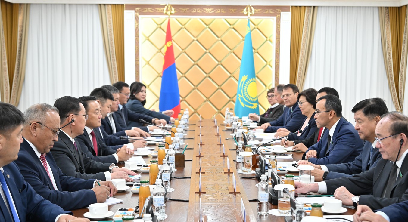  ۇلى مەملەكەتتىك حۋرالدىڭ مەرەيلى بەلەسىمەن قۇتتىقتادى