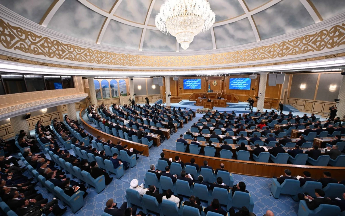 پرەزيدەنت تۋريزم سالاسىنداعى تۇيتكىلدى ماسەلەلەردى اتادى