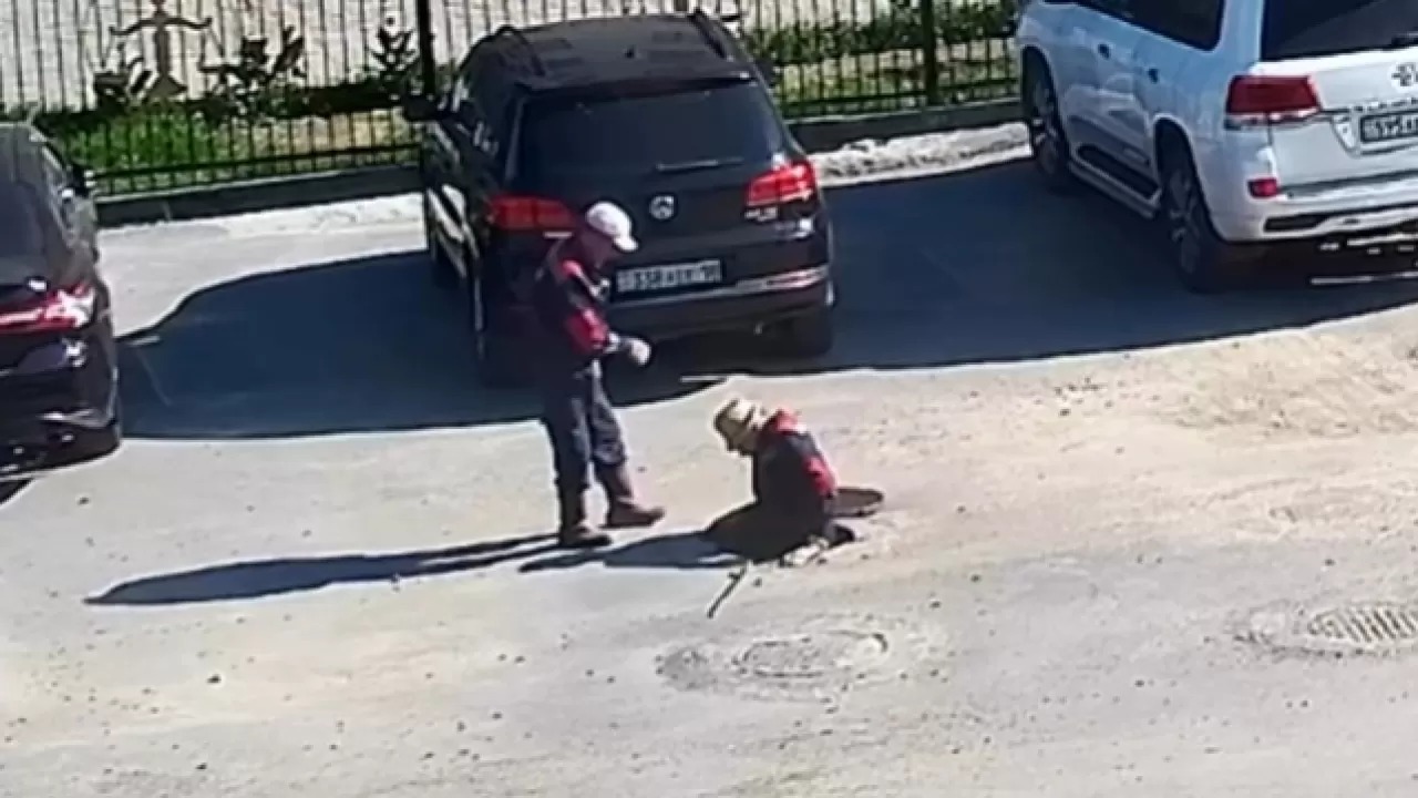 سەمەيدە كارىز قۇدىعىنا تۇسكەن ەكى جۇمىسشى ەسىنەن تانىپ قالعان