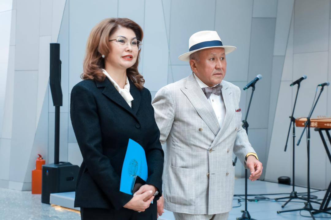 زاماناۋي ونەر مۋزەيىنىڭ تانىستىرىلىمى