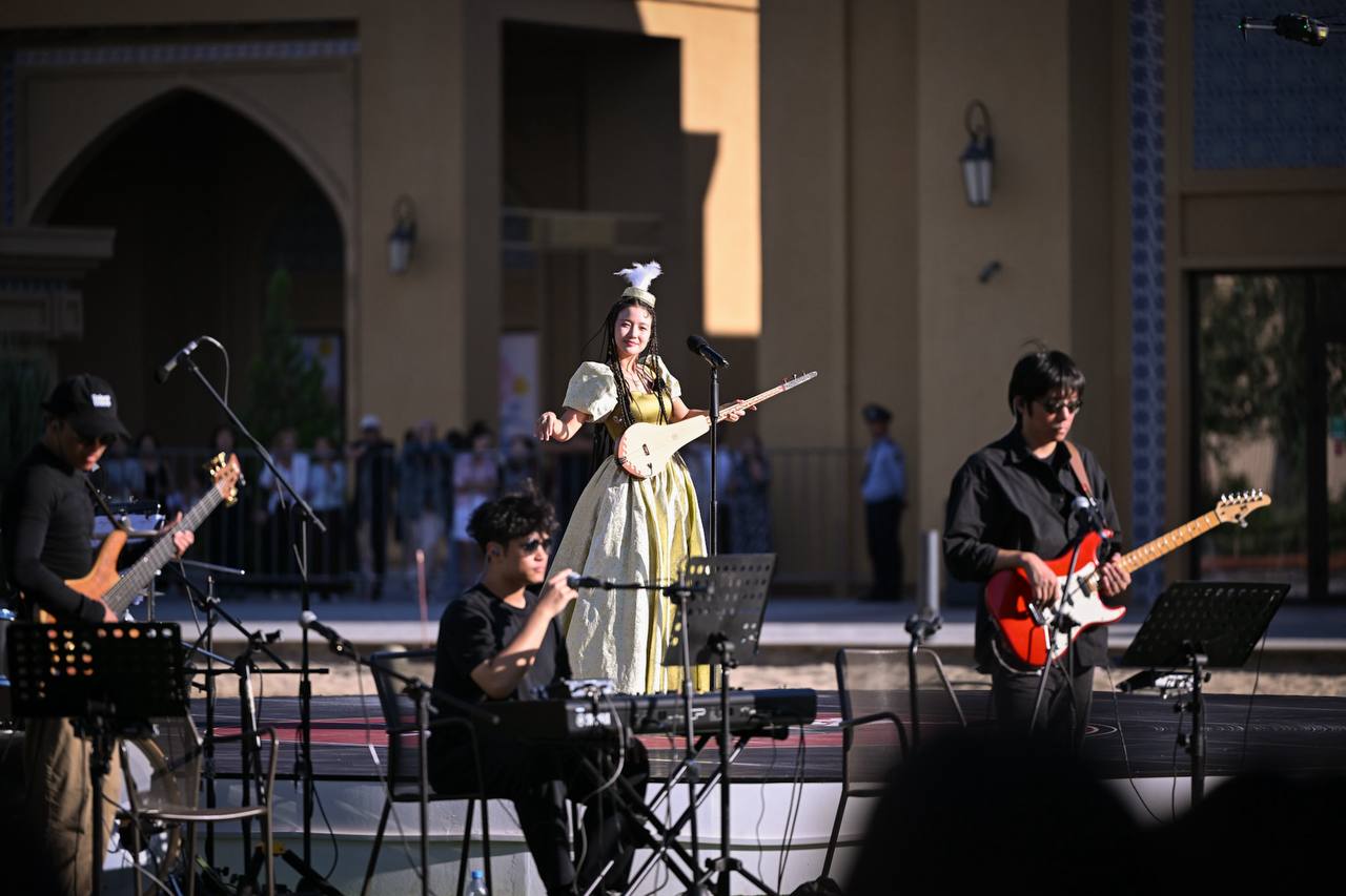 ديماش پەن قىتايلىق تەلەارنا بىرلەسە باستاعان حالىقارالىق جوبانىڭ ءتۇسىرىلىمى باستالدى