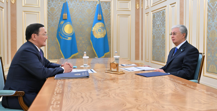 مەملەكەت باسشىسى باس پروكۋرور بەرىك اسىلوۆتى قابىلدادى