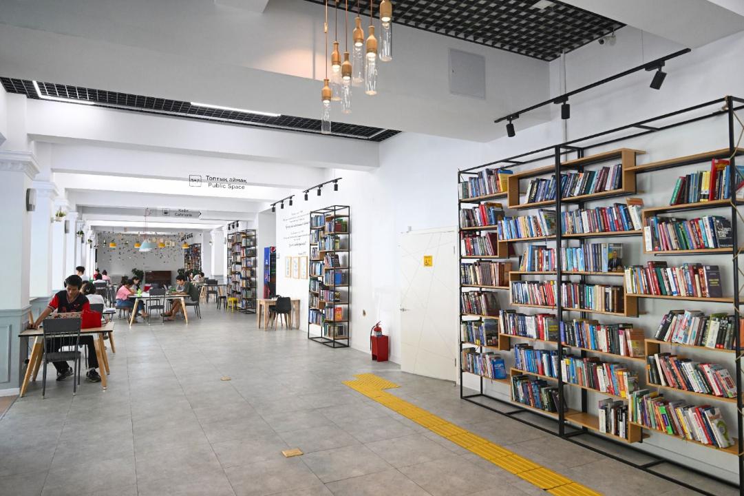 زاماناۋي كىتاپحانا «تۇندە كىتاپ وقۋعا كىم كەلەدى؟» دەگەندەر قاتەلەسەدى»