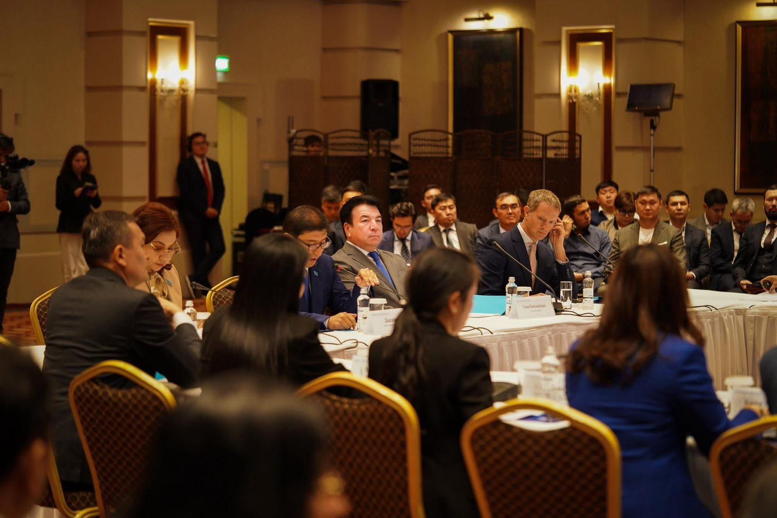 قازاقستان, سينگاپۋر جانە  ۇلىبريتانيا تاربيە جونىندەگى حالىقارالىق ۇيىم قۇرماق