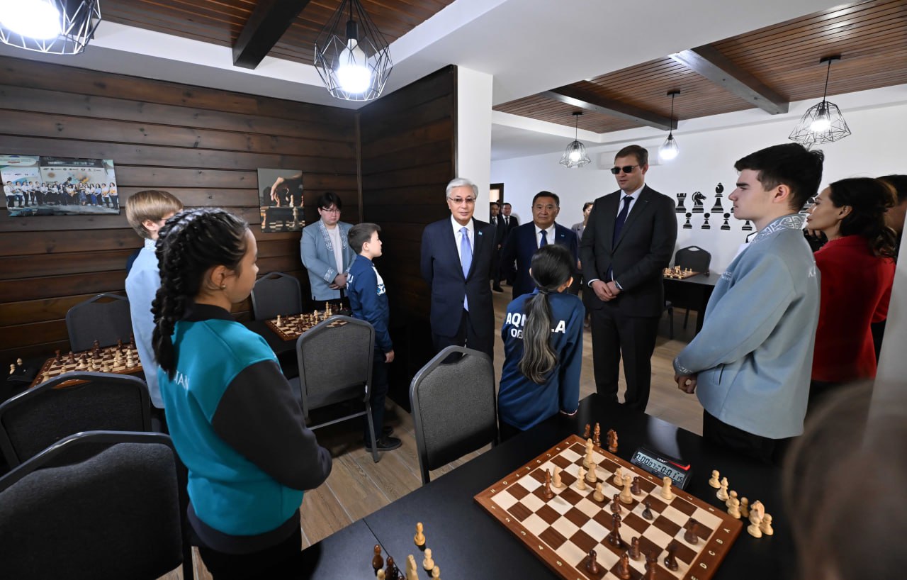 مەملەكەت باسشىسى شاحمات ۇيىنە باردى