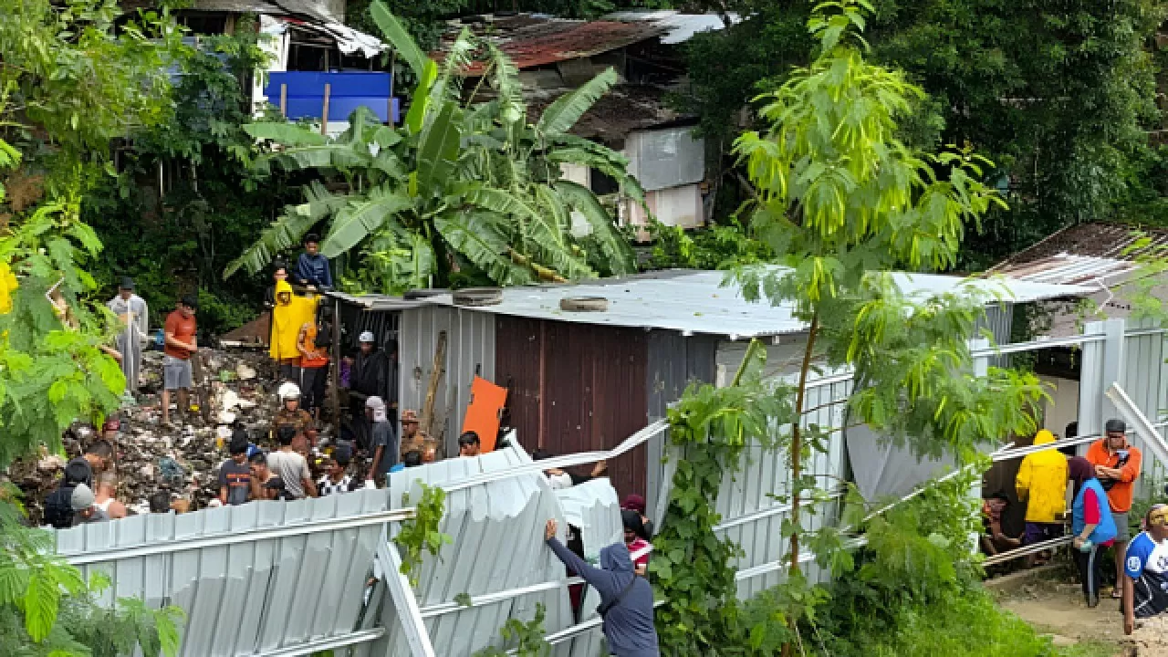 مالايزياداعى كوشكىننەن 11 ادام قازا تاپتى