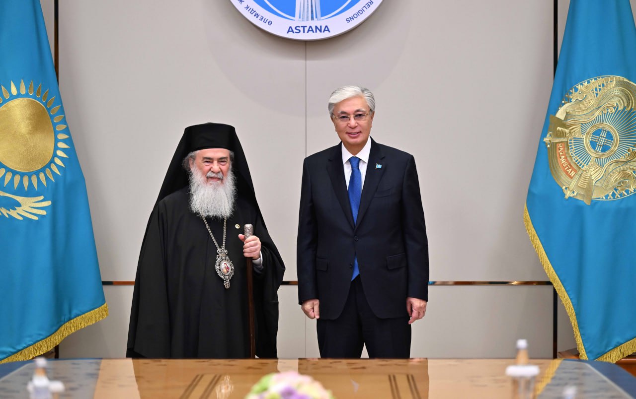 قاسىم-جومارت توقاەۆ يەرۋساليم پاتريارحى III فەوفيلمەن كەزدەستى