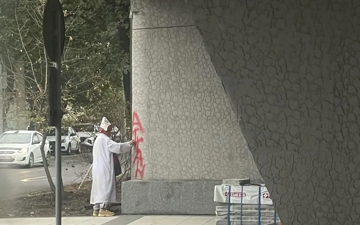 «اتتان»: امانتاي قاجى كوپىرگە جازۋ جازعانى ءۇشىن ايىپپۇل ارقالادى