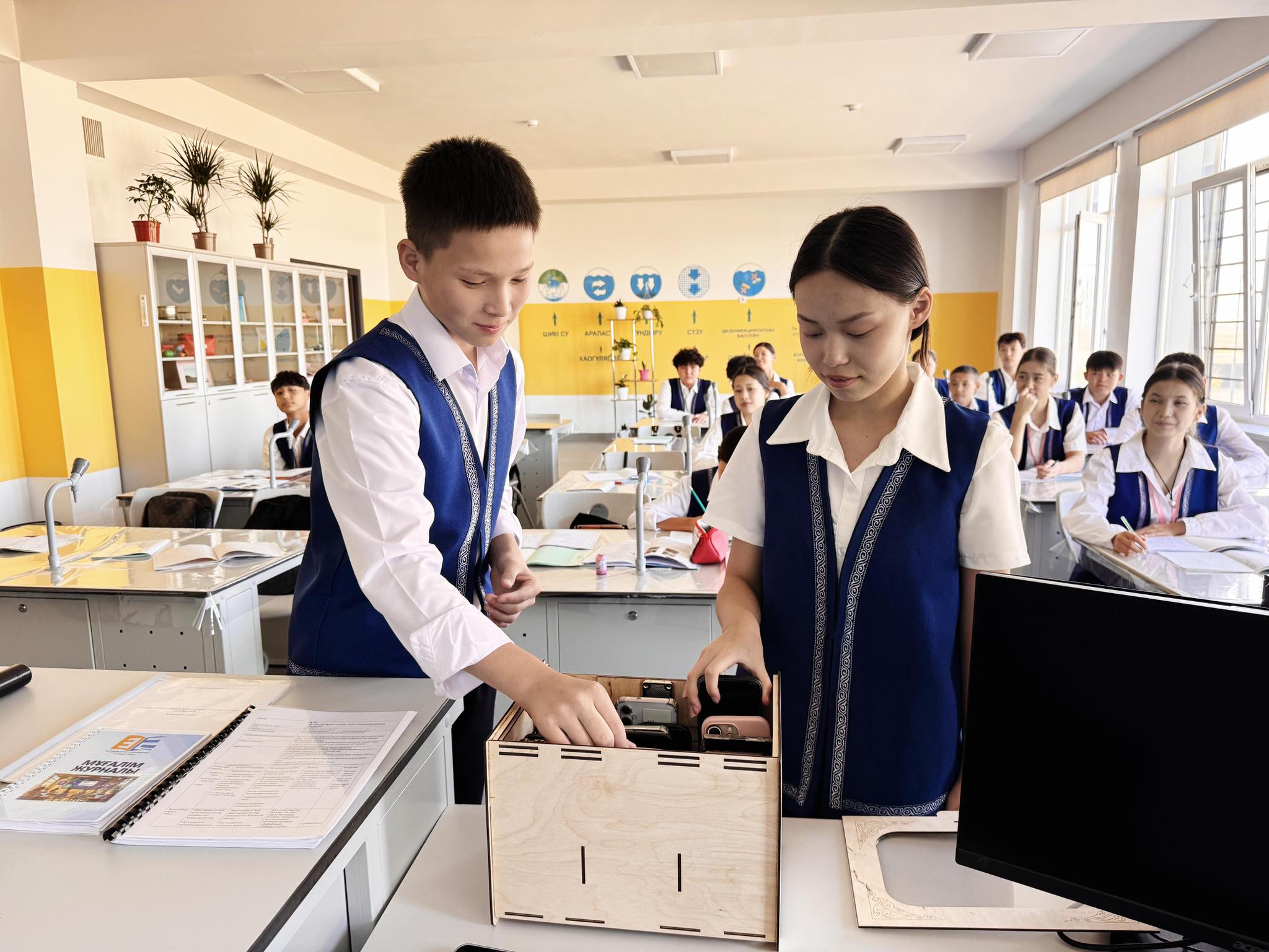 تۇركىستاندا وقۋشىلار ۇيالى تەلەفون قولدانۋدان باس تارتتى