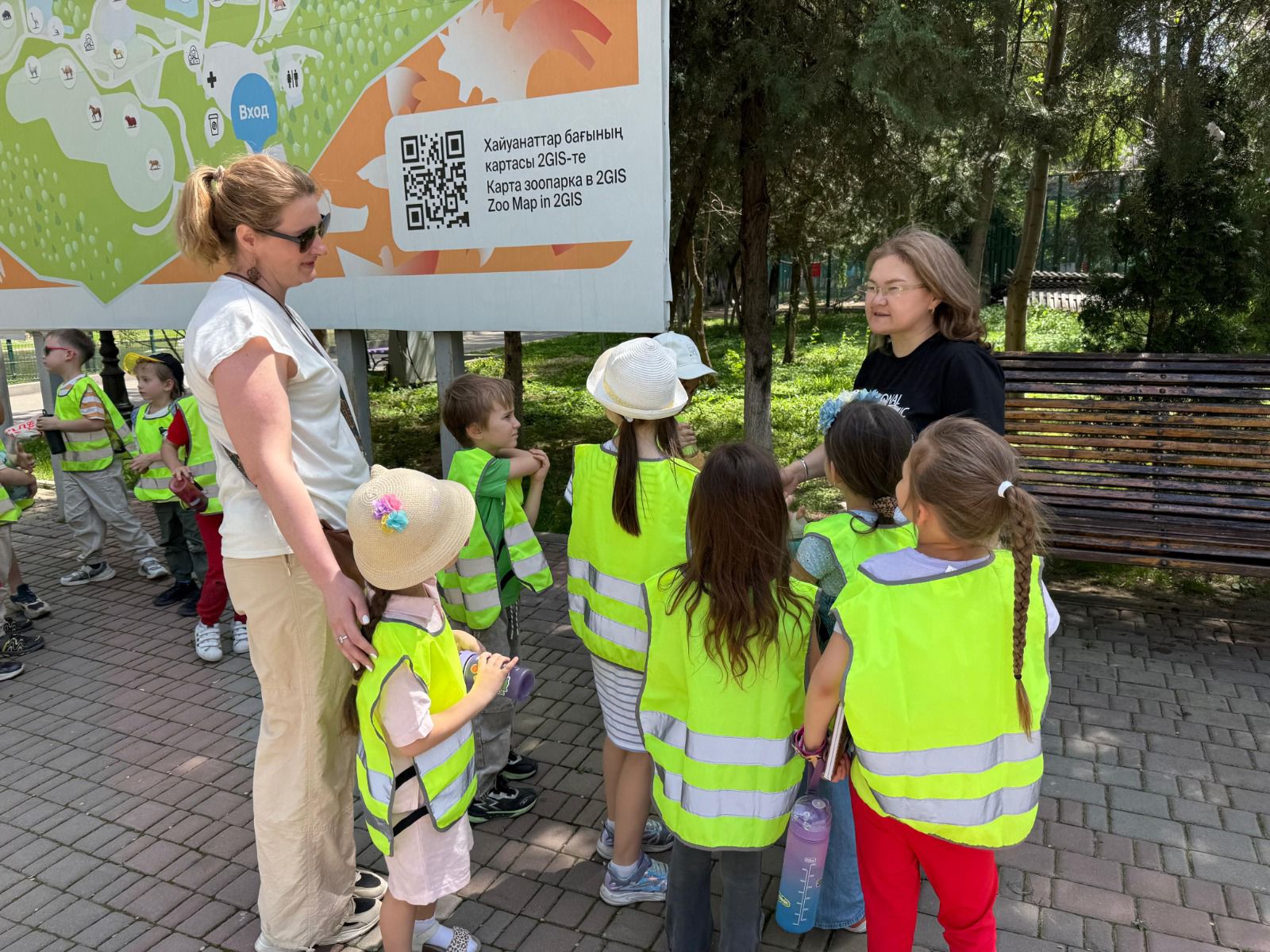 الماتى زووباعىندا تەگىن ەكسكۋرسيالار ءوتىپ جاتىر