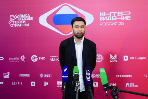 امىرە ماسكەۋدە ءان شىرقايدى