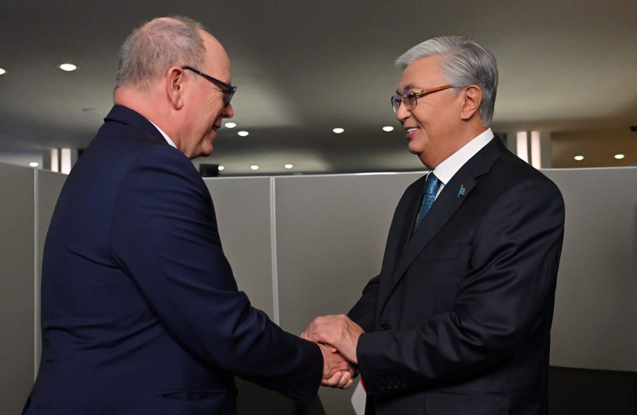 مەملەكەت باسشىسى موناكو كنيازىمەن كەزدەستى