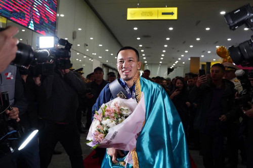 گرەك-ريم كۇرەسىنەن 26 جىل اڭساعان التىندى تارتۋ ەتكەن ايدوس سۇلتانعالي ەلگە ورالدى