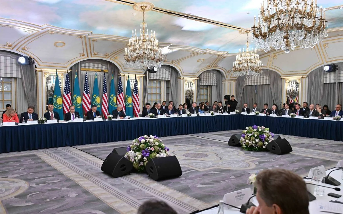 قازاقستان اقش-پەن ستراتەگيالىق سالالاردا 5,2 ملرد دوللارلىق 11 قۇجاتقا قول قويدى