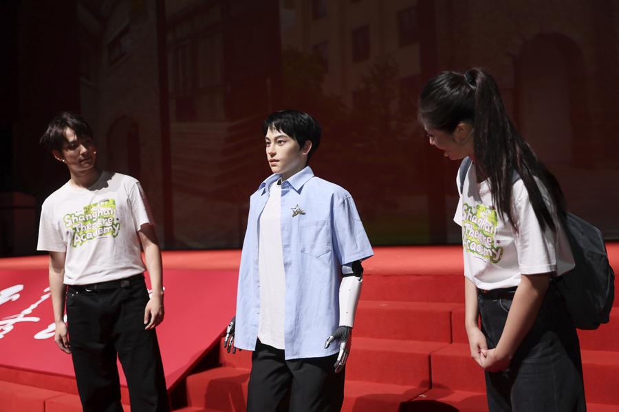 قىتايدا العاش رەت روبوت دوكتورانتۋراعا وقۋعا ءتۇستى