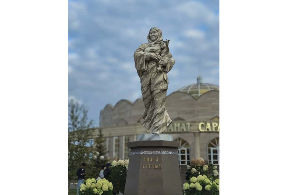 «اناعا تاعزىم» ەسكەرتكىشى