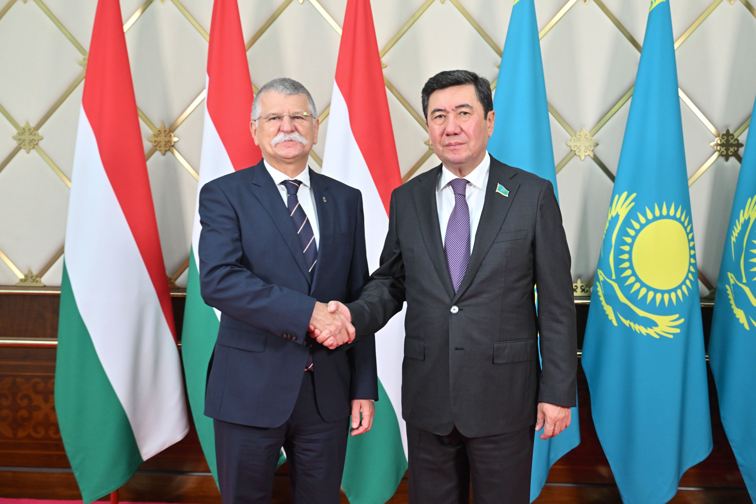 ەرلان قوشانوۆ ماجارستان مەملەكەتتىك جينالىسىنىڭ توراعاسىمەن كەزدەستى