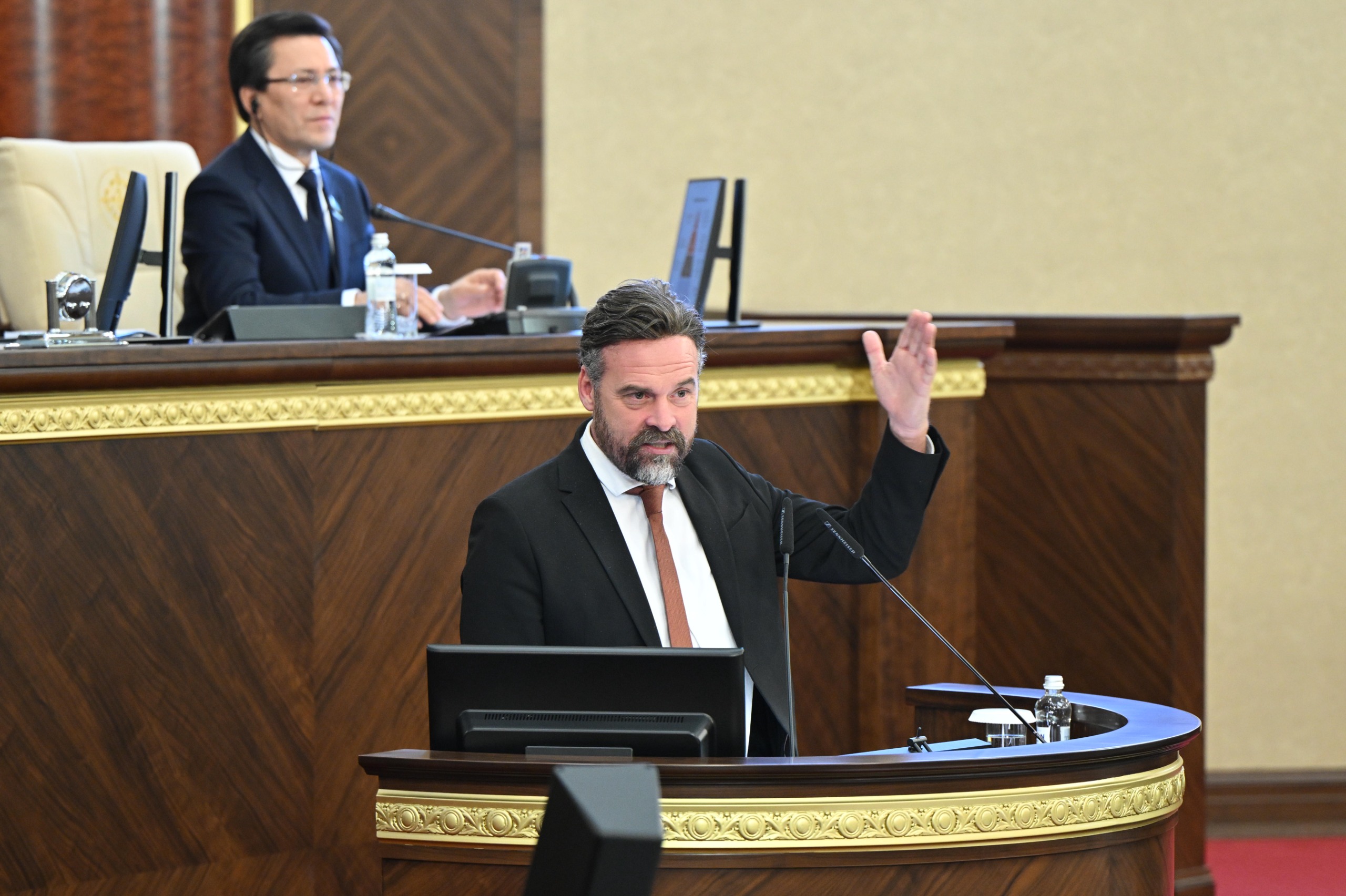 ەو ساراپشىسى قازاقستاننىڭ جي زاڭىن جوعارى باعالادى