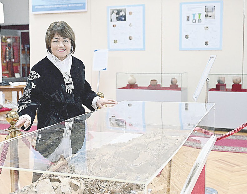 اقتەرەك قورىمىنان تابىلعان جادىگەرلەر