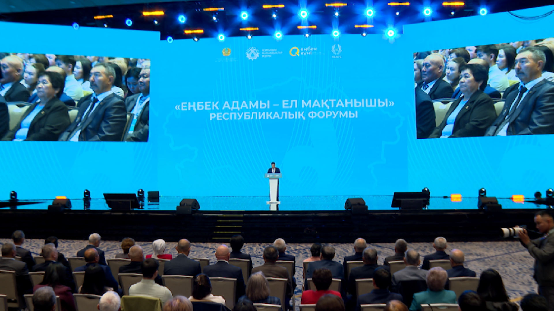 ەڭبەك كۇنى: ولجاس بەكتەنوۆ پرەزيدەنت اتىنان جۇمىسشى ماماندىقتار وكىلدەرىن ماراپاتتادى