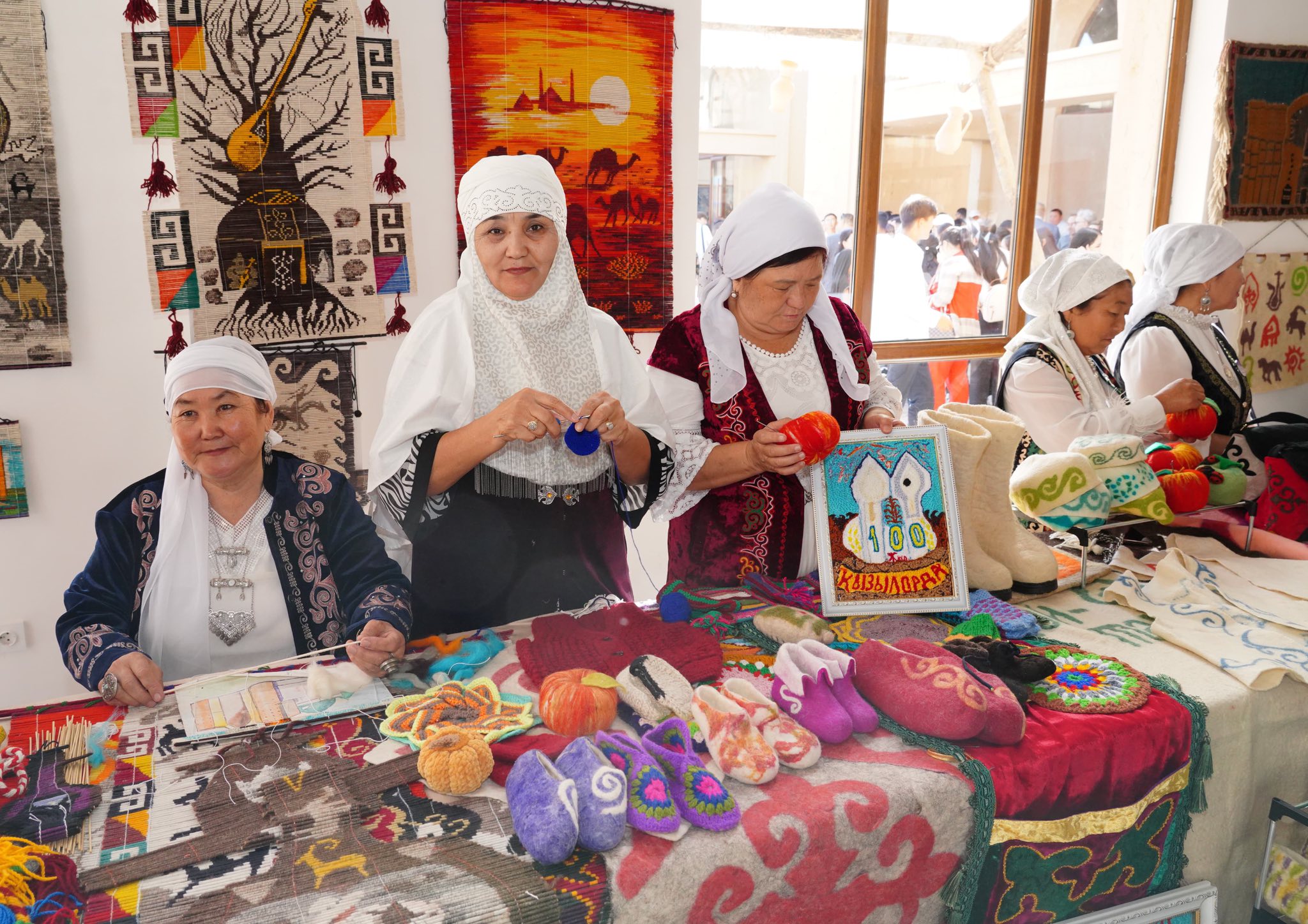 تۇركىستاندا تۇركى ەلدەرىنىڭ قولونەرشىلەر ورتالىعى اشىلدى