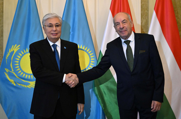 استاناعا ماجارستان پرەزيدەنتى تاماش شۋيوك رەسمي ساپارمەن كەلەدى