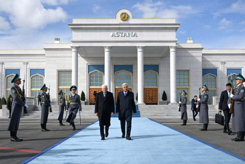 ق.توقاەۆ يتاليا پرەزيدەنتىن ەلوردا اۋەجايىنان شىعارىپ سالدى