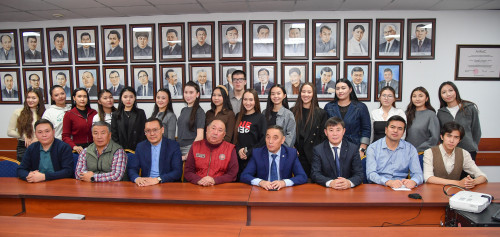 جاس تىلشىلەر رەداكتسيا جۇمىسىمەن تانىستى