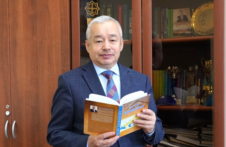 باۋىرجان عۇبايدۋللين, جازۋشى: شىعارما وقىرماندى جاقسىلىققا جەتەلەۋى شارت