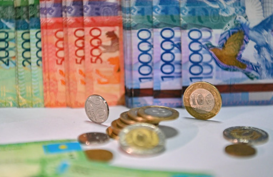 500 مىڭنان استام مۇعالىم ىنتالاندىرۋ جاردەماقىسىن الادى