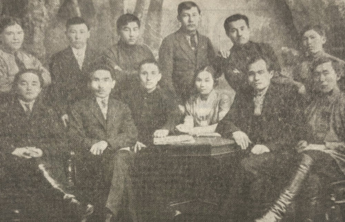 مانشۇك مامەتوۆانىڭ اتا-اناسىنىڭ سۋرەتى جاريالاندى