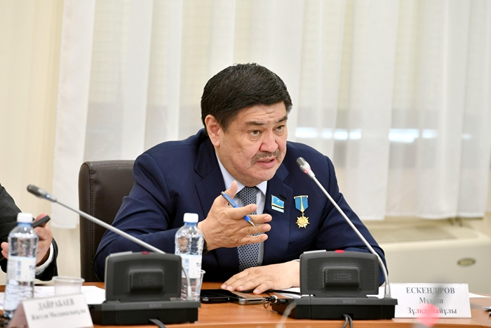 مۇقاش ەسكەندىروۆ: قۇرىش قولدى جۇمىسشى قاشاندا قۇرمەتكە لايىق