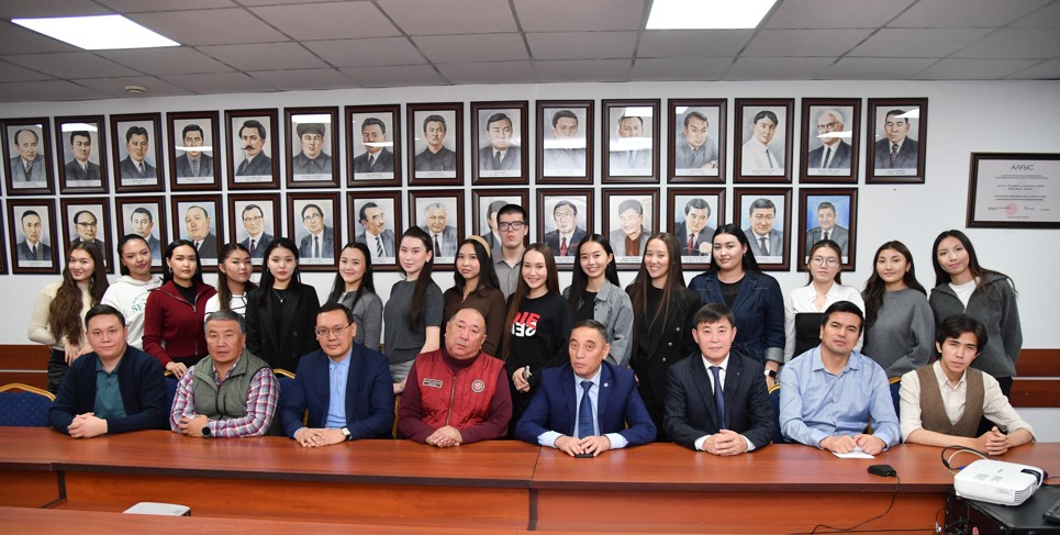 بولاشاق جۋرناليستەر – باس باسىلىمدا