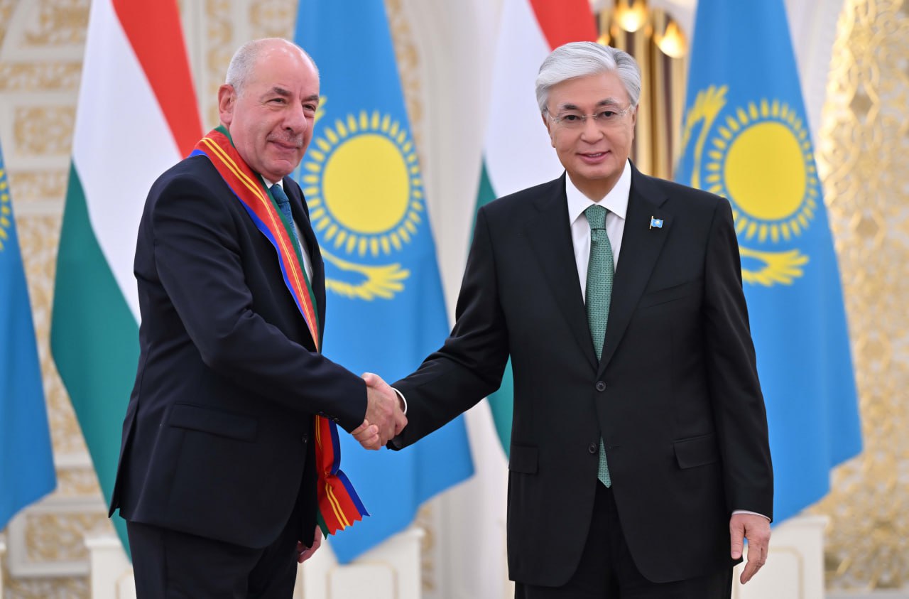 مەملەكەت باسشىسى ماجارستان پرەزيدەنتىن ءى دارەجەلى «دوستىق» وردەنىمەن ماراپاتتادى