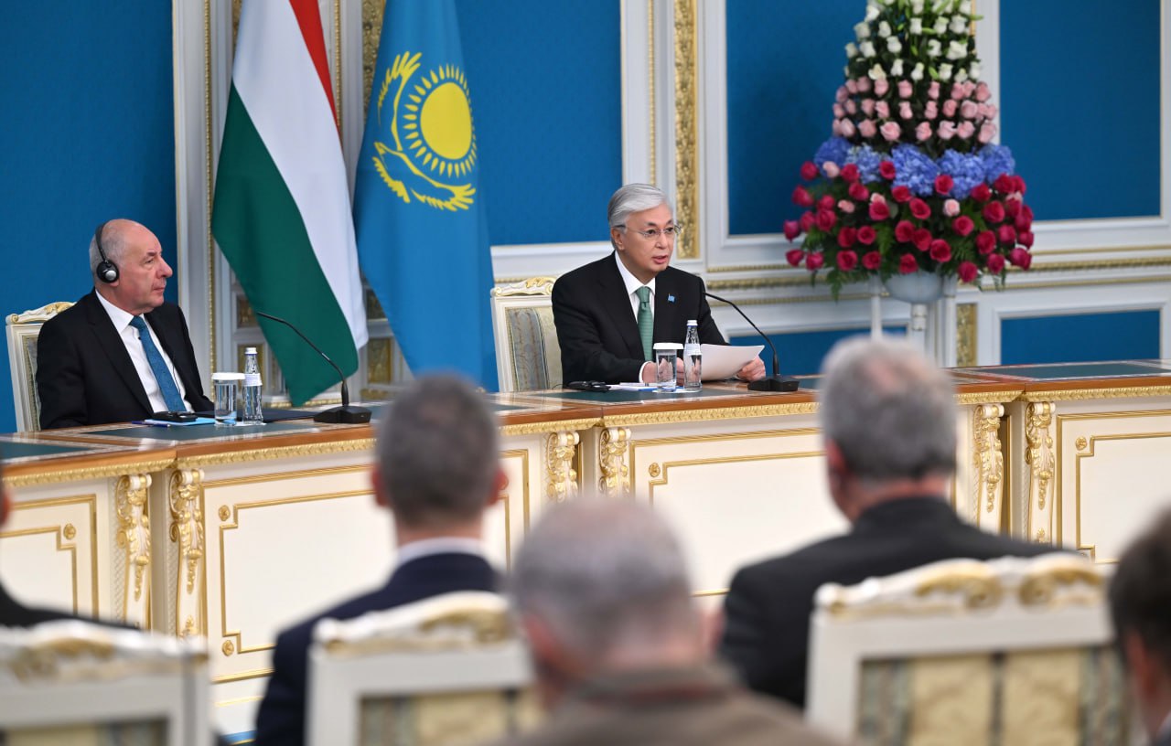 قاسىم-جومارت توقاەۆ پەن تاماش شۋيوك ءباسپاسوز بريفينگىن وتكىزدى