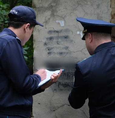 شقو-دا ەسىرتكى گراففيتيلەرى بويىنشا 8 قىلمىستىق ءىس قوزعالدى