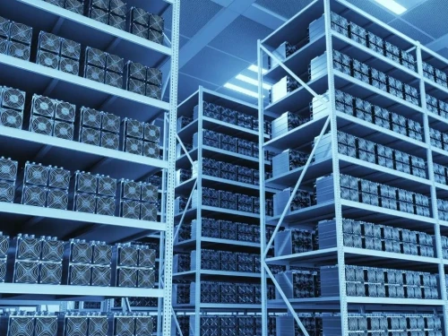 بىرنەشە قالادا زاڭسىز ماينينگ فەرمالارى اشكەرەلەندى