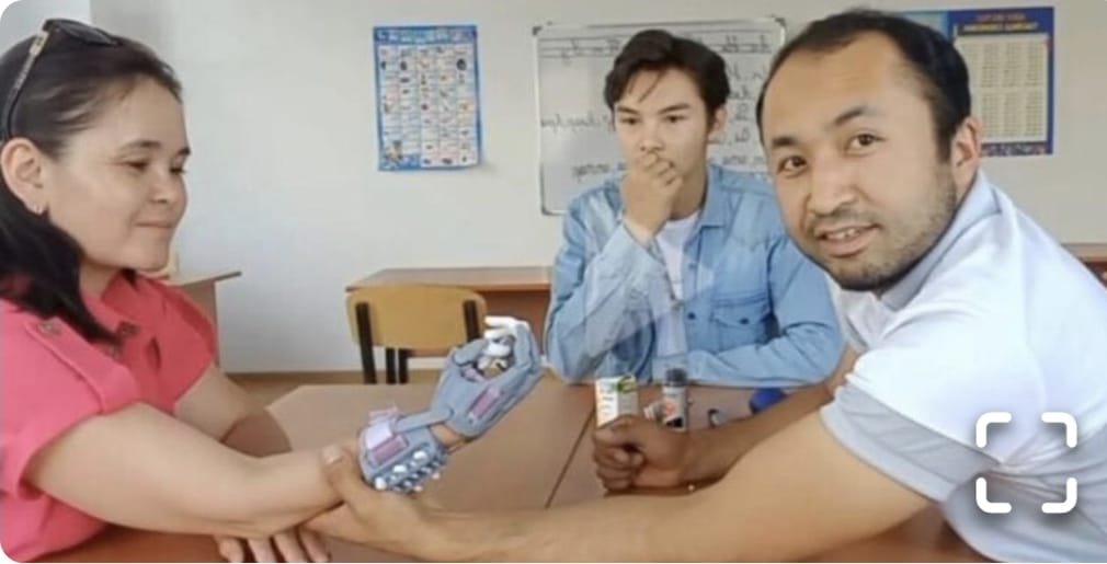 روبوتوتەحنيكانى دامىتقان جاڭاشىل ۇستاز