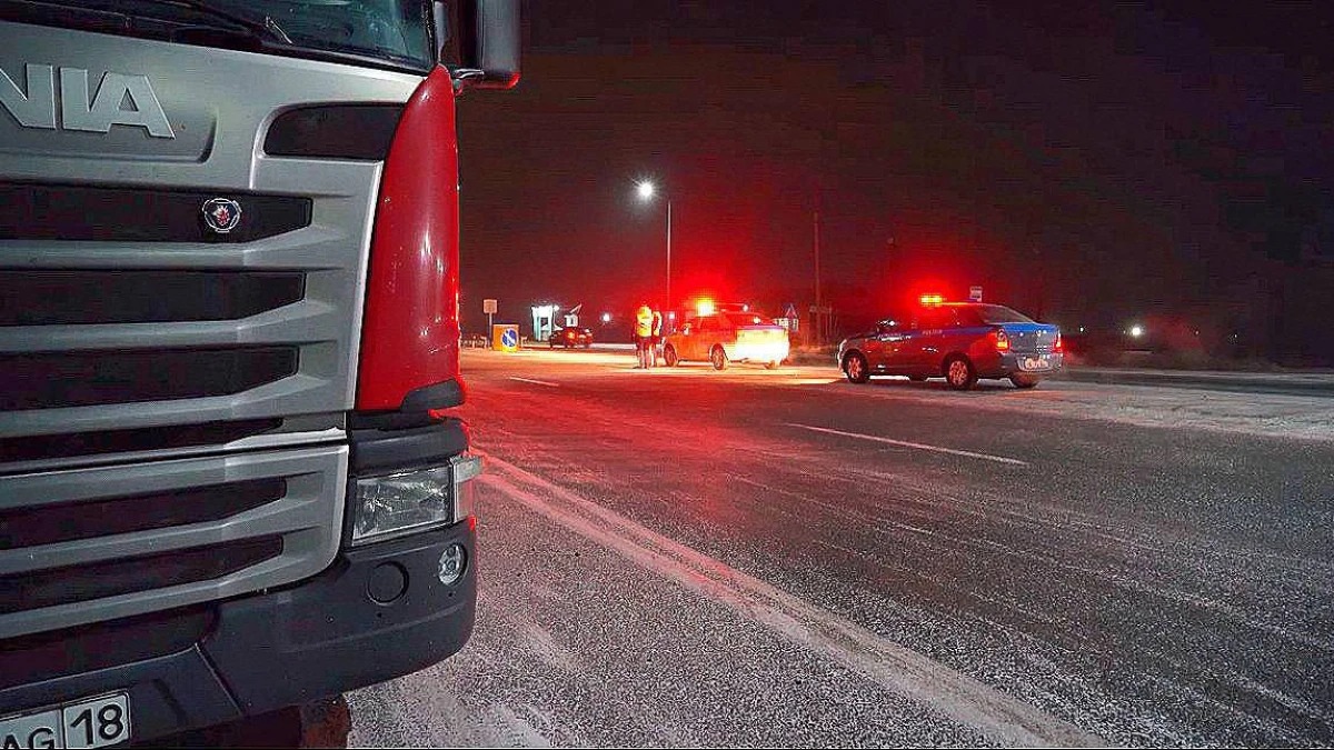 اباي وبلىسىندا العاشقى قار جاۋدى: پوليتسيا جولدا ساق بولۋدى ەسكەرتەدى