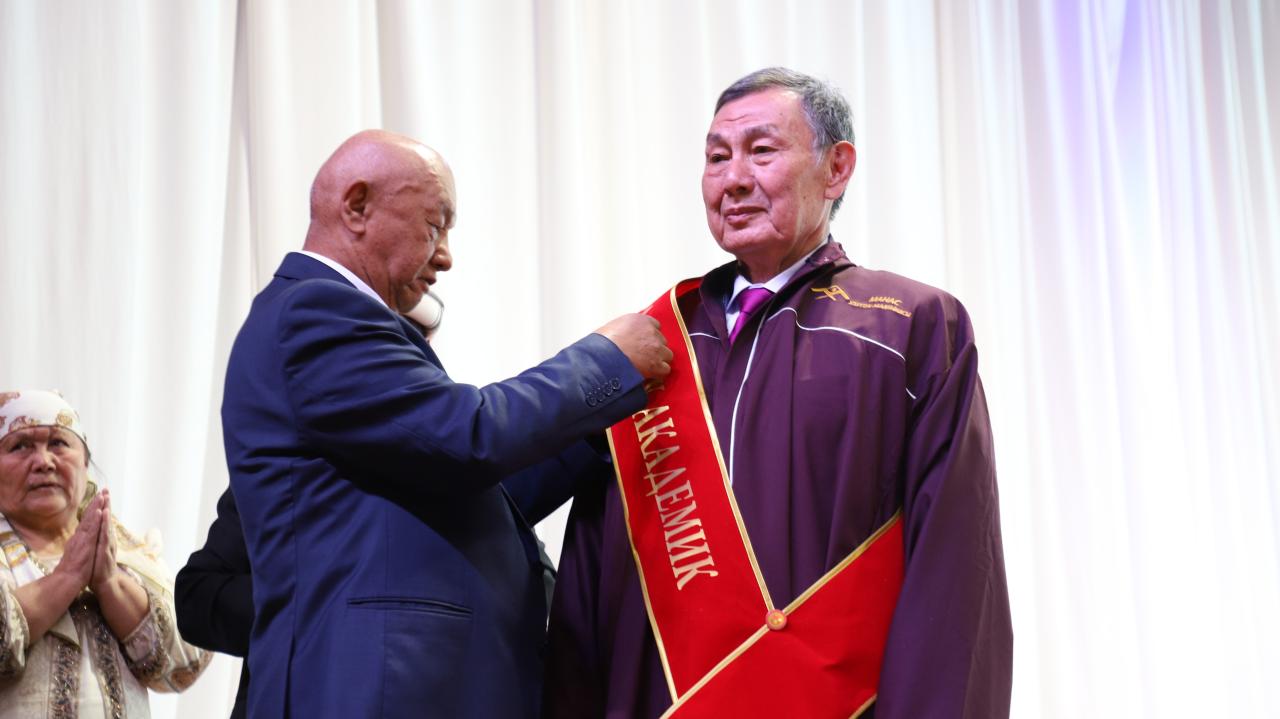 شاكىر يبراەۆ