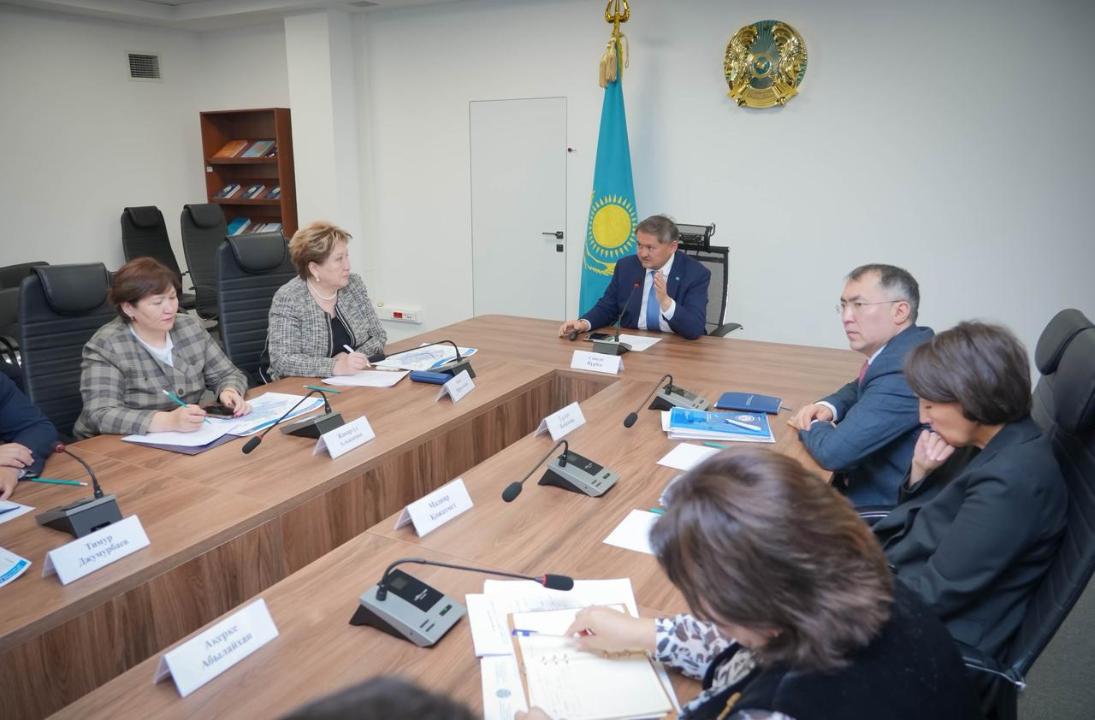 ازاماتتىق فورۋم قارساڭىندا ءبىلىم جانە ازاماتتىق قوعام وكىلدەرى اشىق ديالوگ وتكىزدى