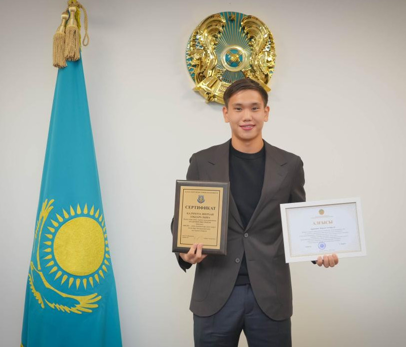 شەرحان قالمۇرزاعا رەكتورلىق ءبىلىم بەرۋ گرانتى بەرىلدى