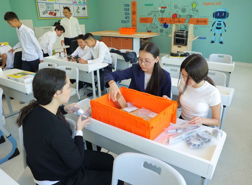 ەل مەكتەپتەرىندە بەيىندىك سىنىپتار اشىلىپ جاتىر