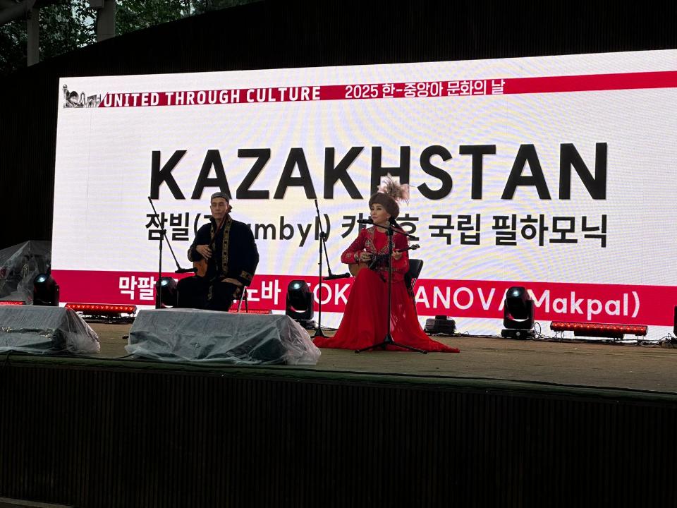 وڭتۇستىك كورەيادا قازاق مادەنيەتى تانىستىرىلدى