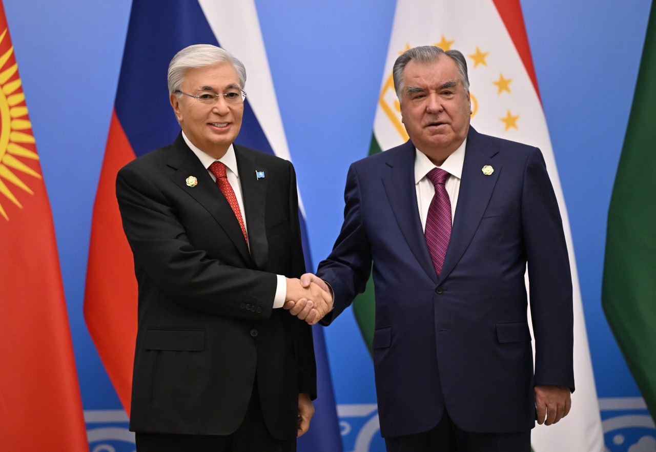 پرەزيدەنت «ورتالىق ازيا – رەسەي» سامميتىنە قاتىسۋ ءۇشىن قابىلداۋلار سارايىنا باردى