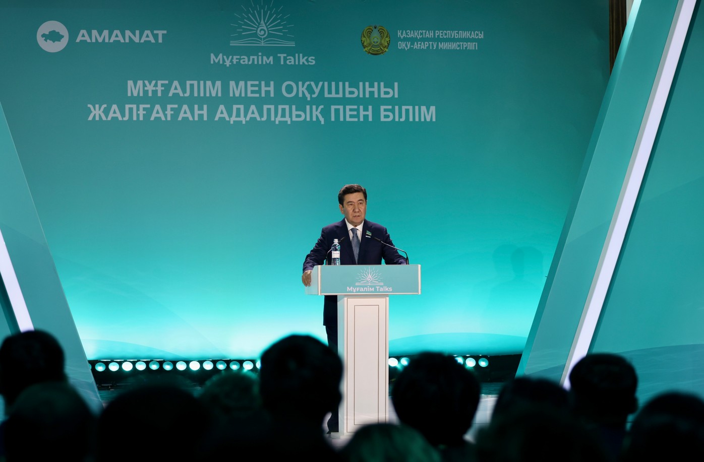 مۇعالىم ميسسياسى – ادال ۇرپاق تاربيەلەۋ