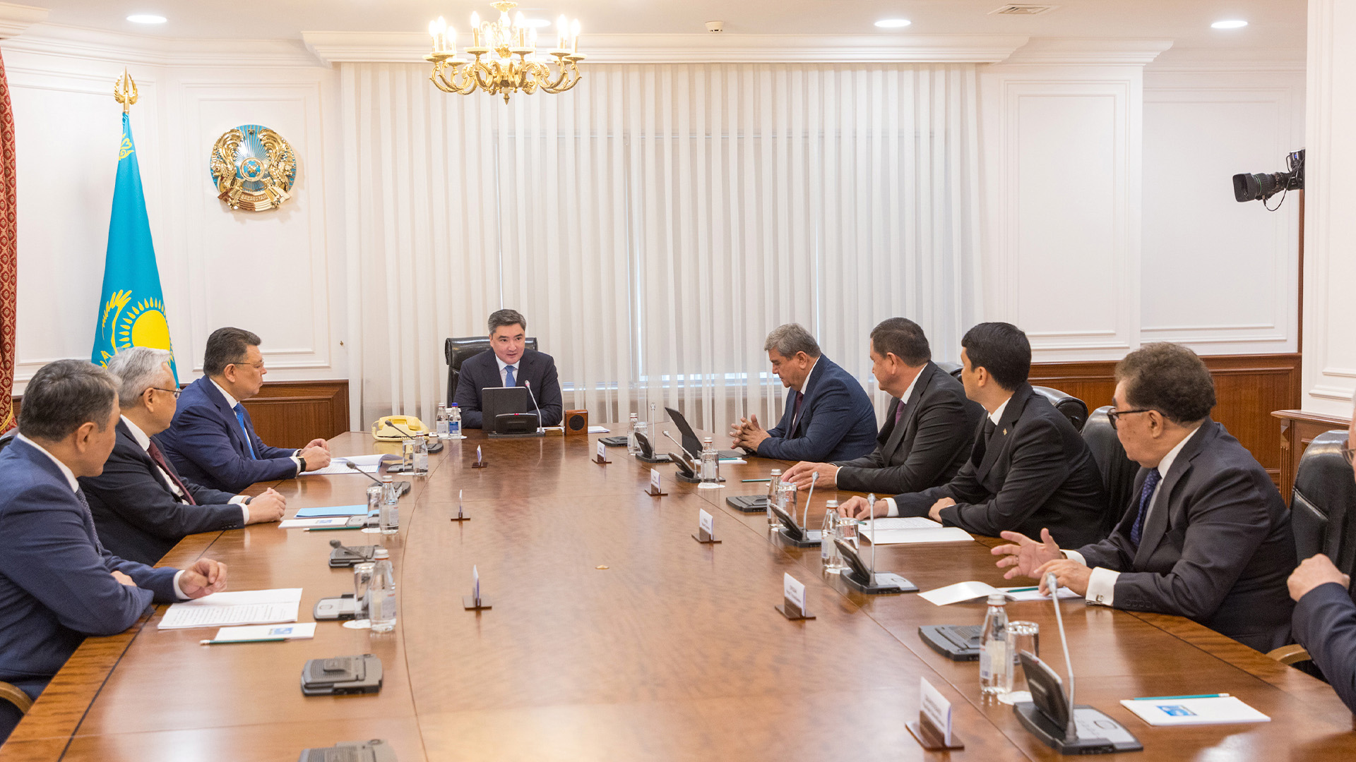 ولجاس بەكتەنوۆ حالىقارالىق ارالدى قۇتقارۋ قورى باسقارماسىنىڭ وتىرىسىنا قاتىسۋشىلارمەن كەزدەسۋ وتكىزدى