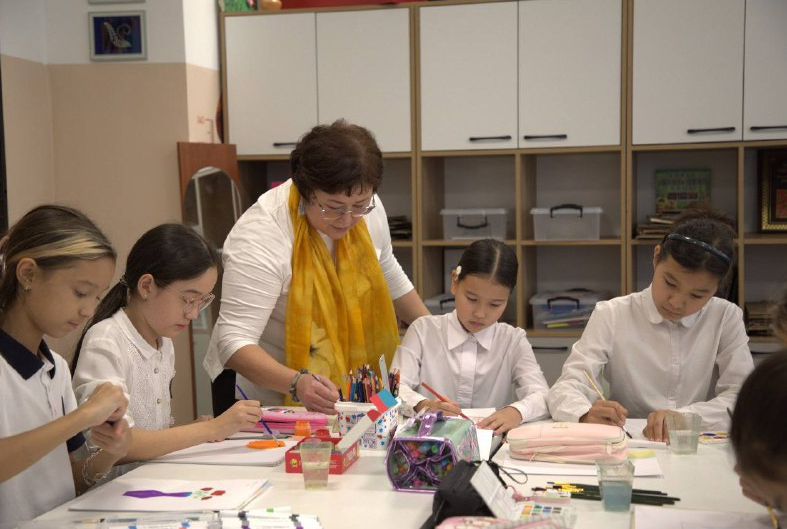 6 800 پەداگوگ بىلىكتىلىگىن ارتتىرىپ جاتىر